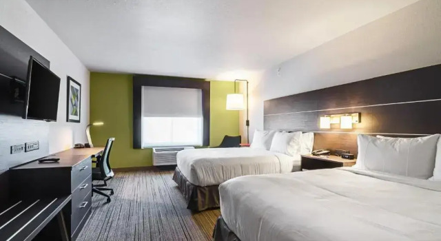 Четырёхместный номер Standard Holiday Inn Express & Suites - Atchison by IHG
