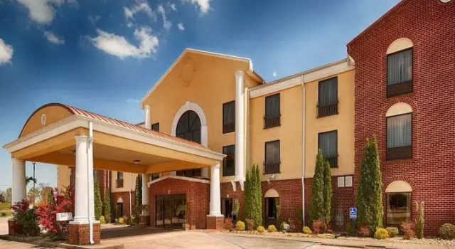 Четырёхместный номер Standard Best Western Plus Bass Hotel & Suites