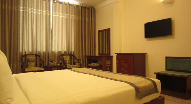 Tulips Hotel Saigon, Забронировать Отель Отели Хошимина с завтраком, рядом с Торговый центр Tax, Завтраки