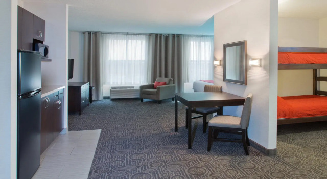 Люкс Holiday Inn Hotel & Suites Red Deer by IHG
