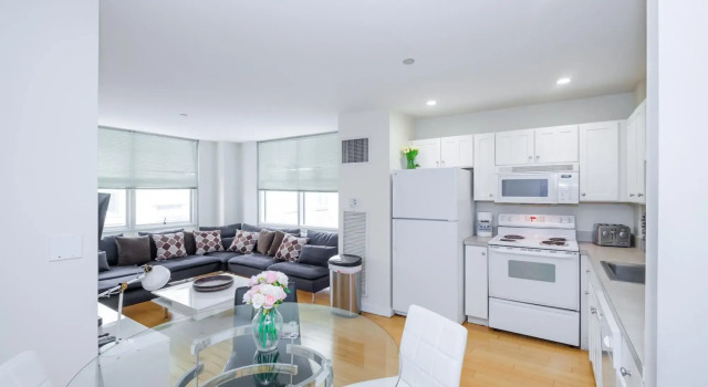 Luxury 2BR + 100 Walkscore | Theatre District | Evonify
