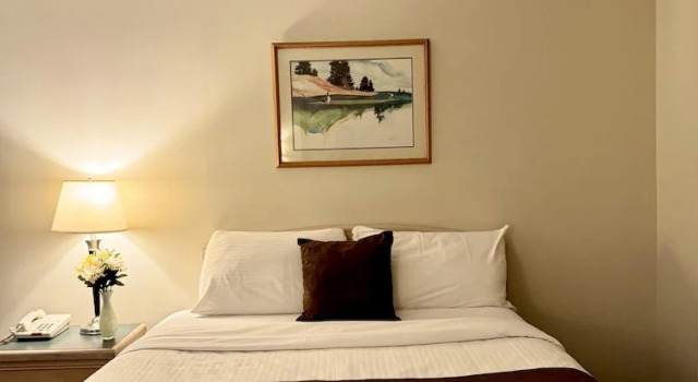 Двухместный номер Standard Divya Sutra Plaza and Conference Centre, Vernon, BC
