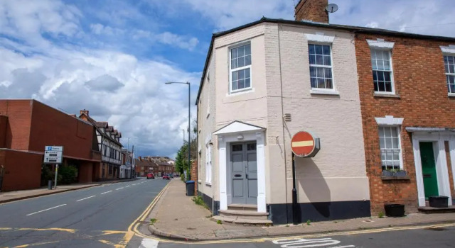 Beautiful 2-Bedroom Townhouse in Stratford upon Avon, Забронировать Отель Отели Стратфорд-апон-Эйвон 3 звезды, рядом с The Jester, 3*