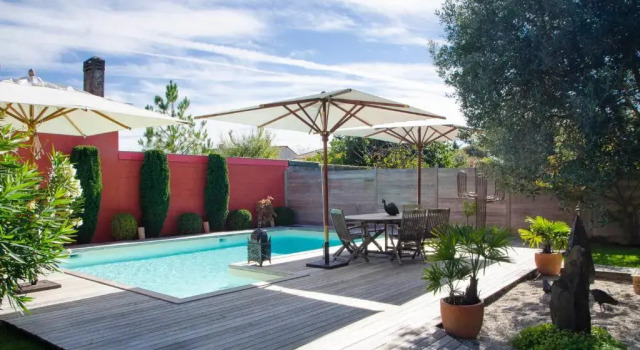 La Ferrade Chambres d'Hotes, Book Bed and Breakfast Hoteller i Gironde med pool, Swimmingpool