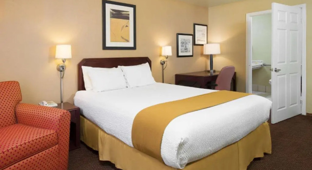 Двухместный номер Standard Days Inn by Wyndham Pinole Berkeley