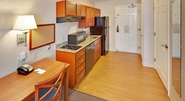 Люкс Standard Candlewood Suites Williston by IHG