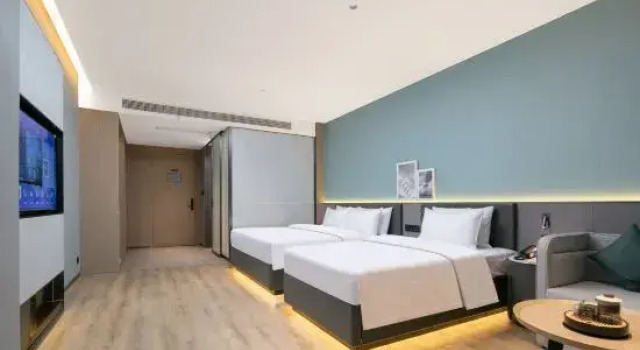 Люкс Deluxe Country Inn & Suites by Radisson Hotel (Wuhan Hankou Railway Station)