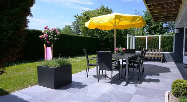 Коттедж Classic Detached Bungalow, Perfect for Water Sports and Nature Enthusiasts