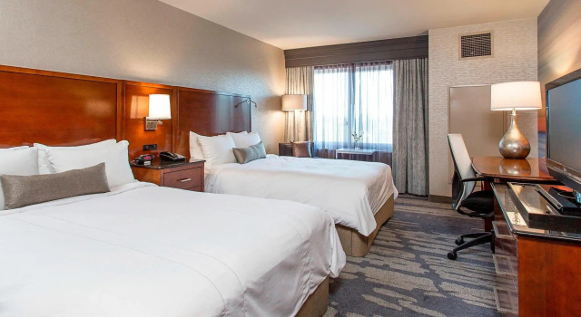 Четырёхместный номер Standard Rochester Airport Marriott