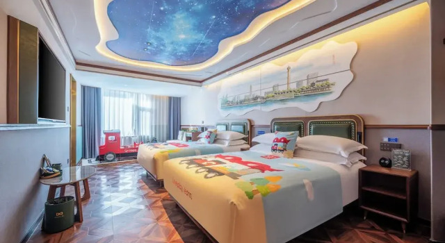 Четырёхместный семейный номер Standard Nostalgia S Hotel(Tianjin Jinwan Plaza）