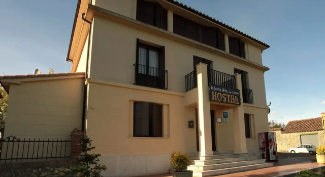 Hostal Infanta Doña Leonor, Забронировать Отель Вильялькасар-де-Сирга Паленсия, рядом с Церковь Санта-Мария-ла-Бланка