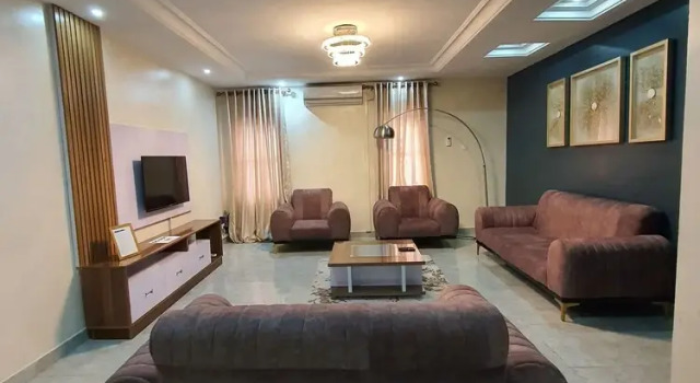 Dazzle Pearl Homes, Rezerwuj Apartament Hotele w Eti-Osa z parkingiem, Parking