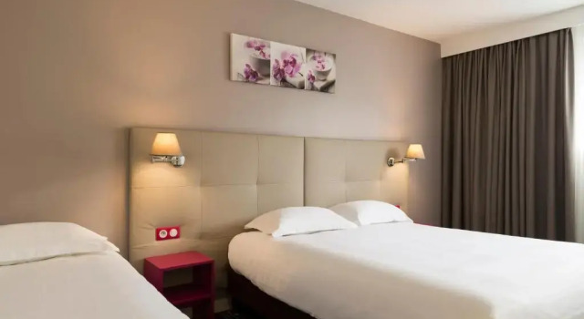 Трёхместный номер Standard Brit Hotel Confort Limouzi Tulle