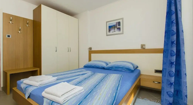 Apartments Mijo, Забронировать Апартаменты/квартира Отели Шибенско-Книнская жупания с парковкой, Парковка