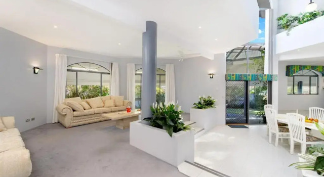 The Atrium, 11 Kentia Close, Забронировать Отель Отели и гостиницы Порт-Маккуори, рядом с Поле для гольфа Порт-Маккуори, Отель
