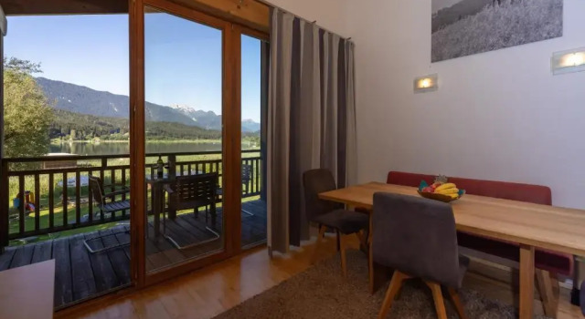 Апартаменты с видом на озеро Lake Resort Pressegger See