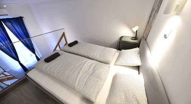 Cosy two bedroom flat in Rottenbiller str, Sky