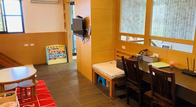 Camera quadrupla familiare Standard con balcone 宜人生活溜滑梯親子民宿 Easylife B&B