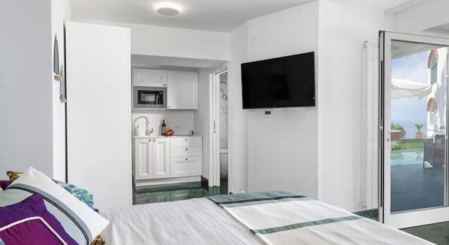 JJ Capri in Capri With 2 Bedrooms and 2 Bathrooms