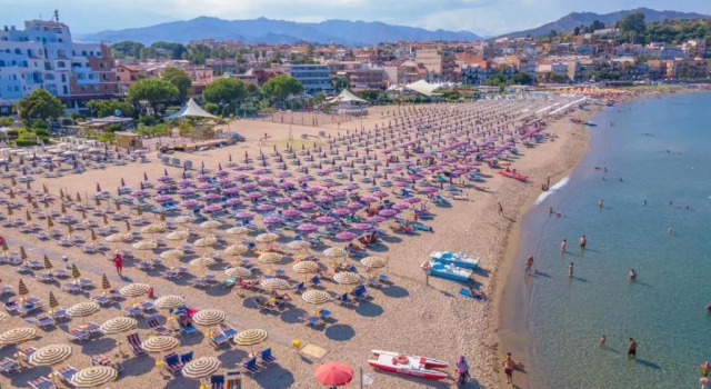 NAXOS GLAMOUR APARTMENT with terrace, parking and Etna View, Book Apartment Hotels in Sicily with Parking, Parking
