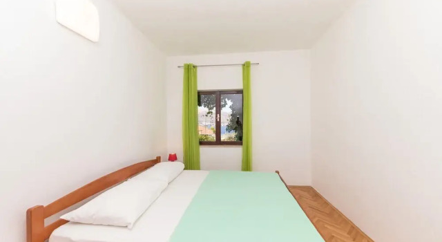 Stunning Apartment in Okrug Donji With 2 Bedrooms and Wifi