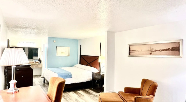 Номер Economy Bayou Inn & Suites