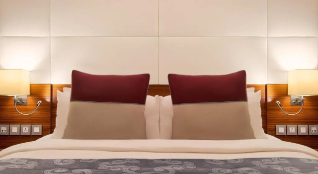 Двухместный клубный номер Standard Crowne Plaza Amman by IHG