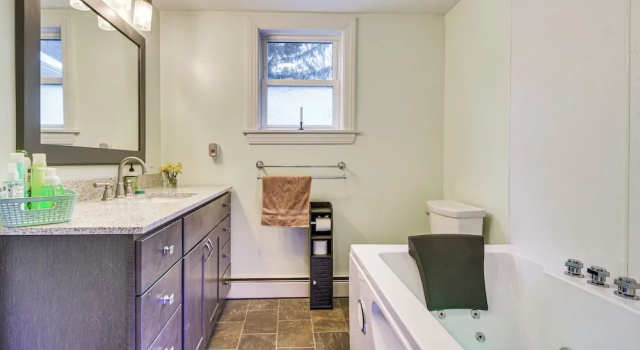 Коттедж с 4 комнатами Charming Wilton Vacation Rental w/ Fire Pit