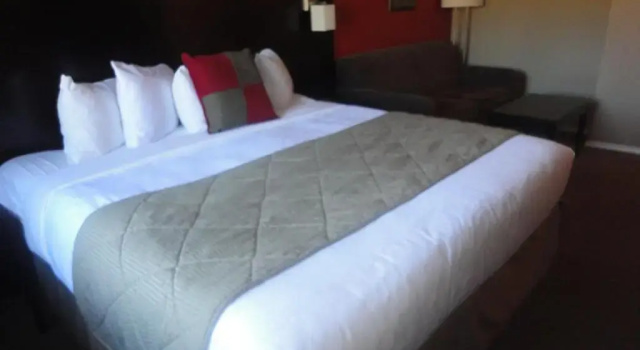 Номер Deluxe Super 8 by Wyndham West Kelowna BC