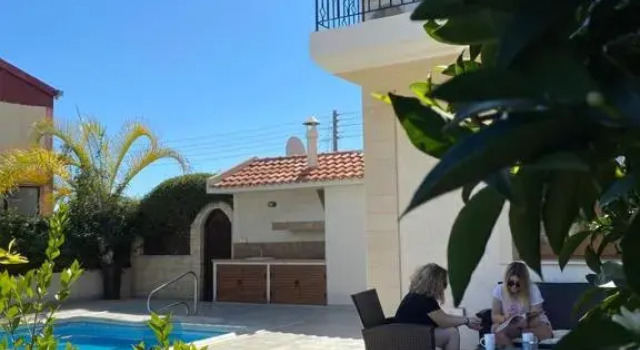 Вилла EPISKOPI VILLA, Luxury 4 Bedroom with Pool - Limassol