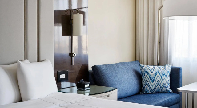 Четырёхместный номер Standard Irvine Marriott