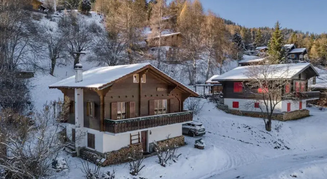 Шале с 3 комнатами с балконом Chalet Noisette Authentic Swiss chalet Perfect for families