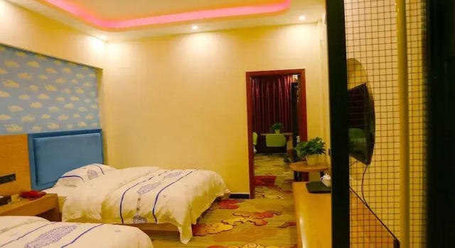 Mengda Holiday Hotel, Rezerwuj Hotel Hotele w Kunming z parkingiem, Parking