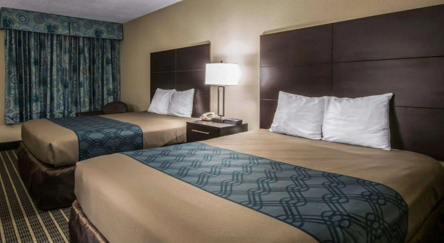 Четырёхместный номер Standard Econo Lodge Defuniak Springs I-10