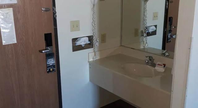 Firedobbelt suite Super 8 by Wyndham Bethany MO