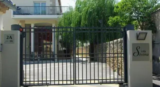 Amandrey-de-Provence, Забронировать Апартаменты/квартира Отели Сен-Реми-де-Прованса с парковкой, рядом с Bob Appleman's Sculptures, Парковка