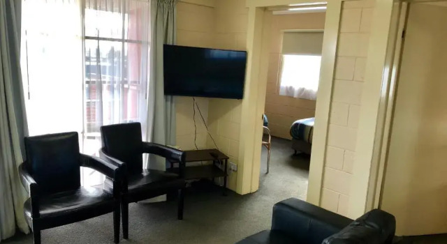 Апартаменты с 3 комнатами Sheffield Motor Inn