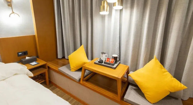 CEO· Ding Hao Hotel (Yiwu Bay Village Night Store), Book Hotel Hoteller i Yiwu med pool, Swimmingpool