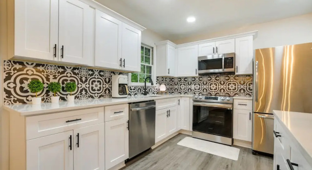 Коттедж Charming Cary Home ~ 10 Mi to Downtown Raleigh!
