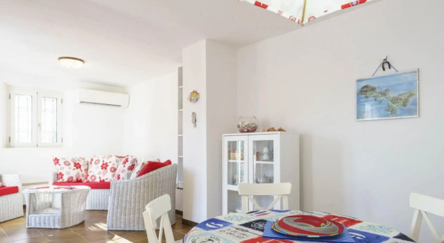 Independent cottage with sea view patio 300 meters from the beach of Pomonte-LA CASA CON PATIO A POMONTE, Rezervovat Rekreační dům Hotely v Elba s parkováním, Parkování
