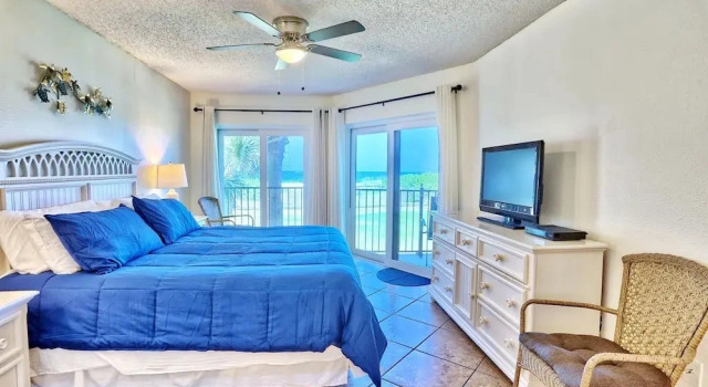 Номер Standard с балконом и рядом с пляжем Land's End 6-203 Beach Front