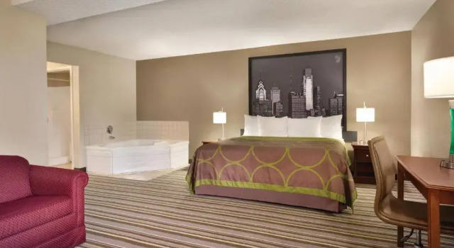 Люкс Super 8 by Wyndham Chambersburg I-81