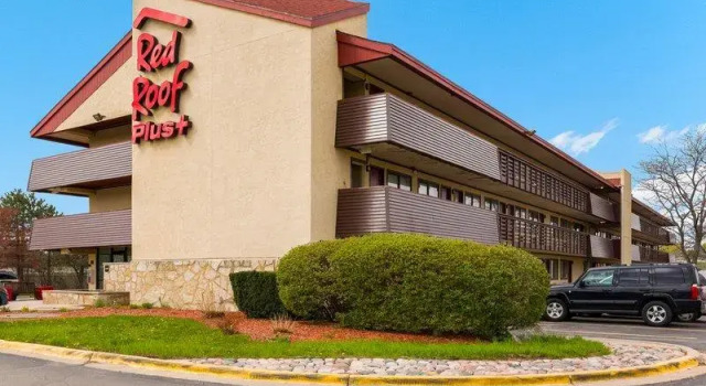 Кровать в общем номере Super 8 by Wyndham Deerfield - Northbrook