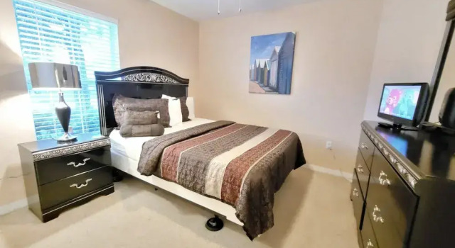 652 Rosselli Blvd 4 Bedrooms, 2 Bathrooms