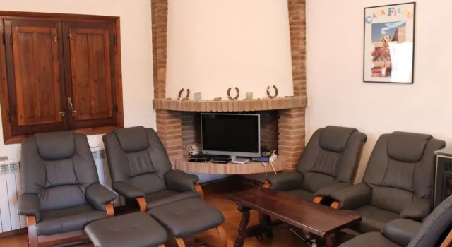 Serene Holiday Home in L'Ampolla with Private Swimming Pool, Забронировать Отель Отели El Baix Ebre с бассейном, Бассейн