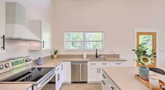 Коттедж с 2 комнатами Pet-friendly Asheville Retreat w/ Hot Tub