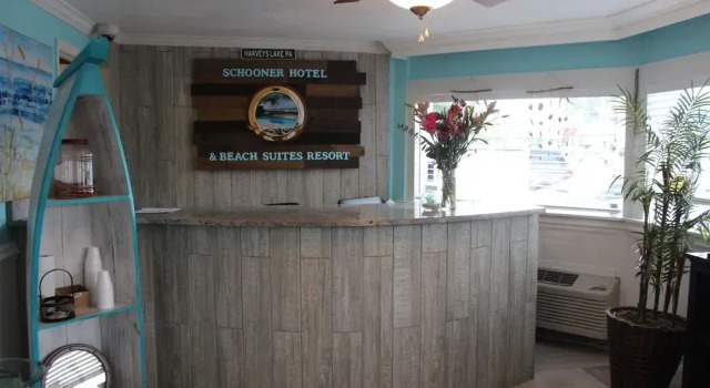 Beach Suites Resort, Забронировать Курортный отель Курортные отели Мадейра-Бич, рядом с The Church by the Sea, Курортный отель