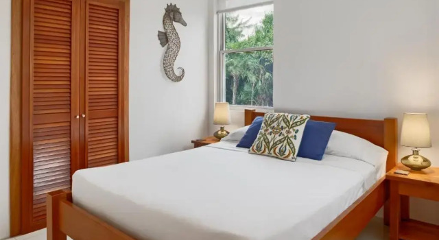Двухместный люкс с видом на море Weezies Ocean Front Hotel and Garden Cottages