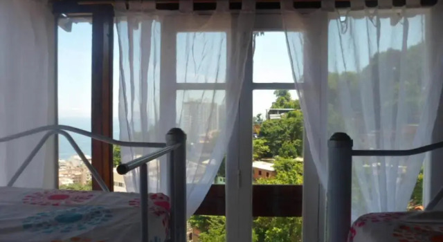 Кровать в общем номере Mar da Babilônia Hostel