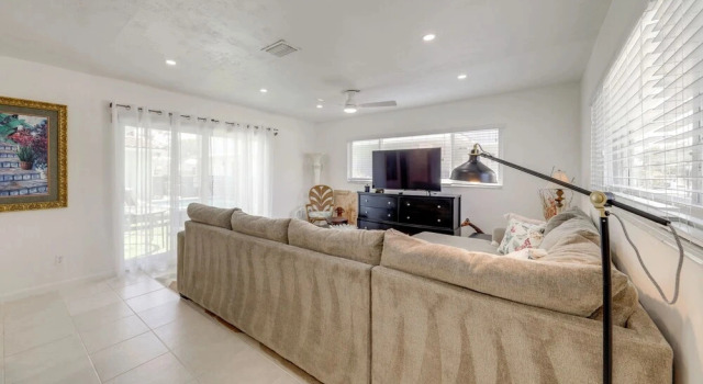 1 Mi to Pompano Beach! Couples Retreat w/ Pool, Забронировать Апартаменты/квартира Апартаменты штата Флориды, Апартаменты/квартира